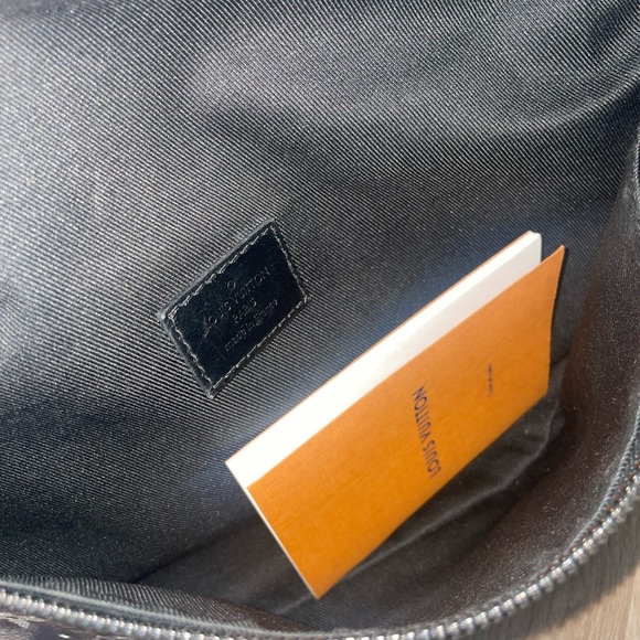 LOUIS VUITTON - Unisex Black/Silver Limited Edition Monogram Galaxy Bumbag - Picture 9 of 12